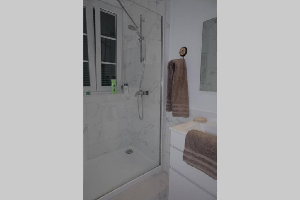 Charming Colonial Flat in historic building 3