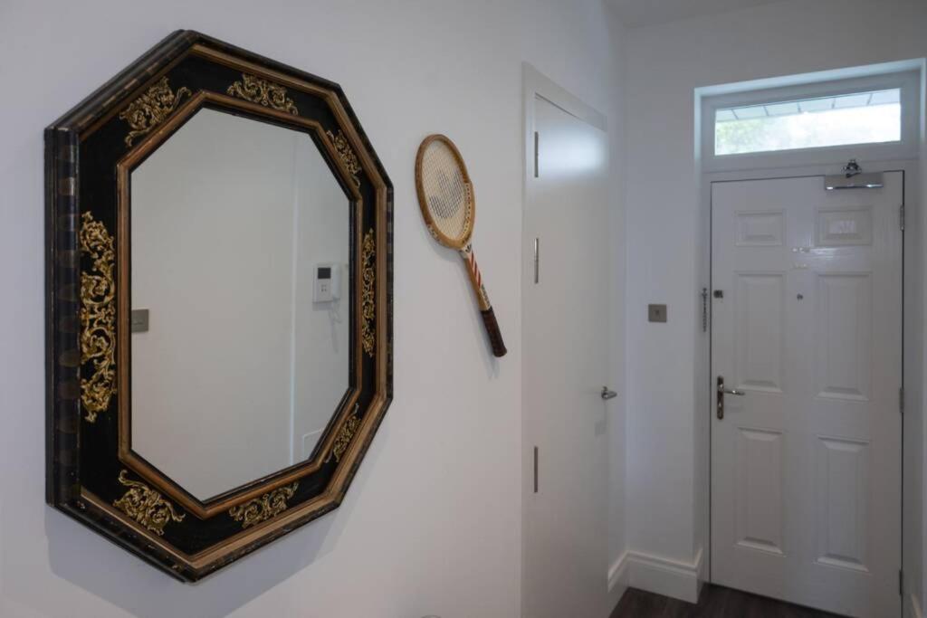 Charming Colonial Flat in historic building 7