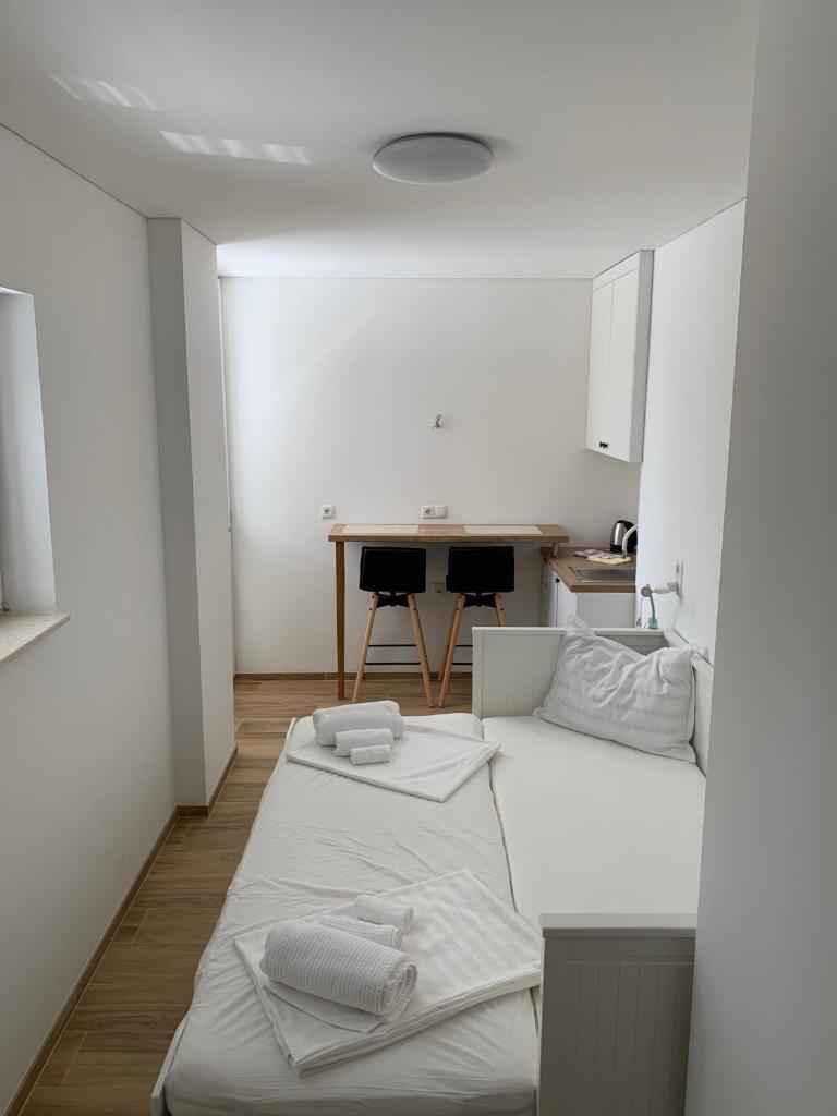 Studio Apartment Zara 2