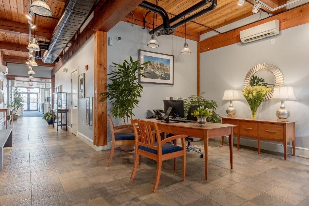 Boston Yacht Haven Image