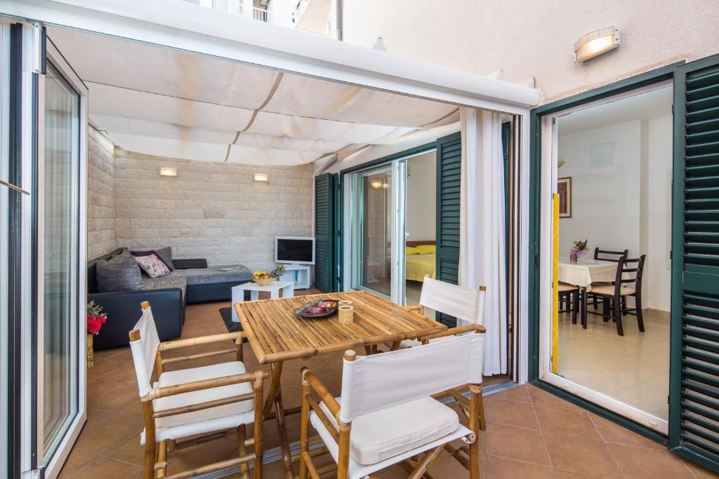 Maki Apartments 4