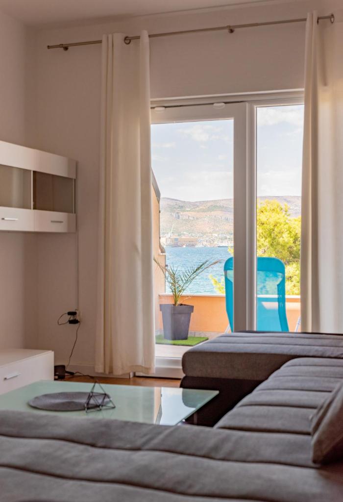 Beach Holiday home with private jacuzzi & parking 2