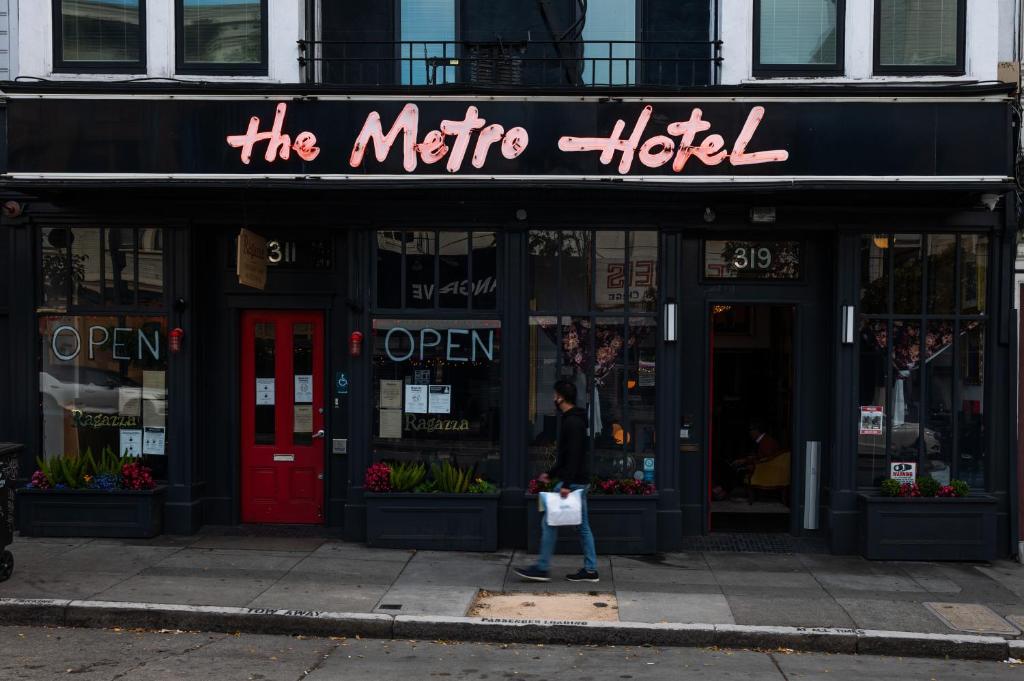 The Metro Hotel Image