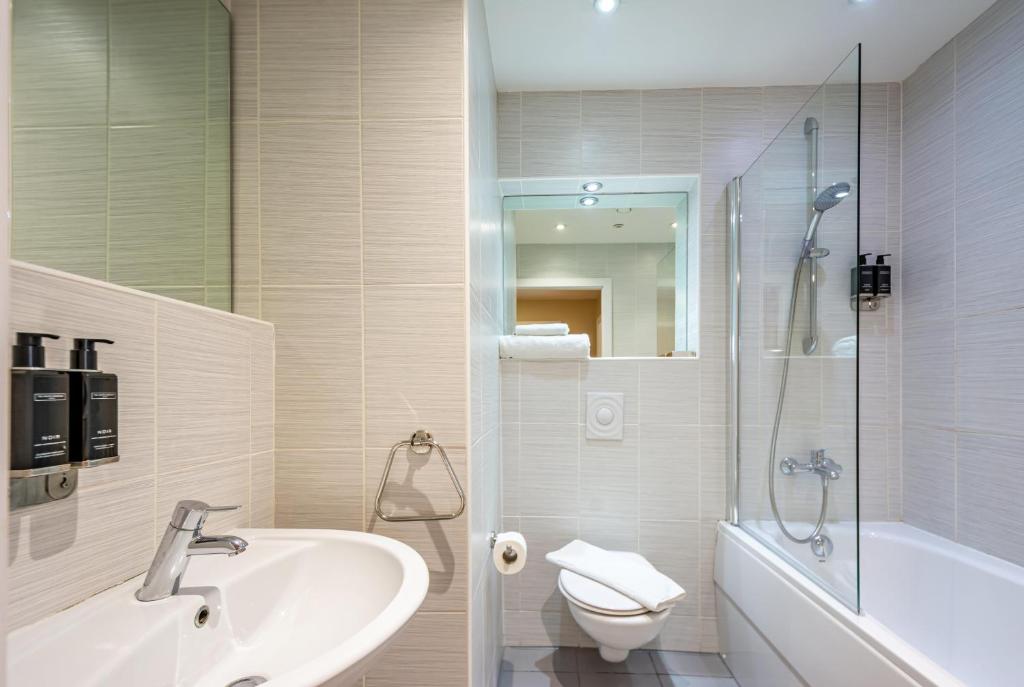 Roomzzz Leeds Headingley 3