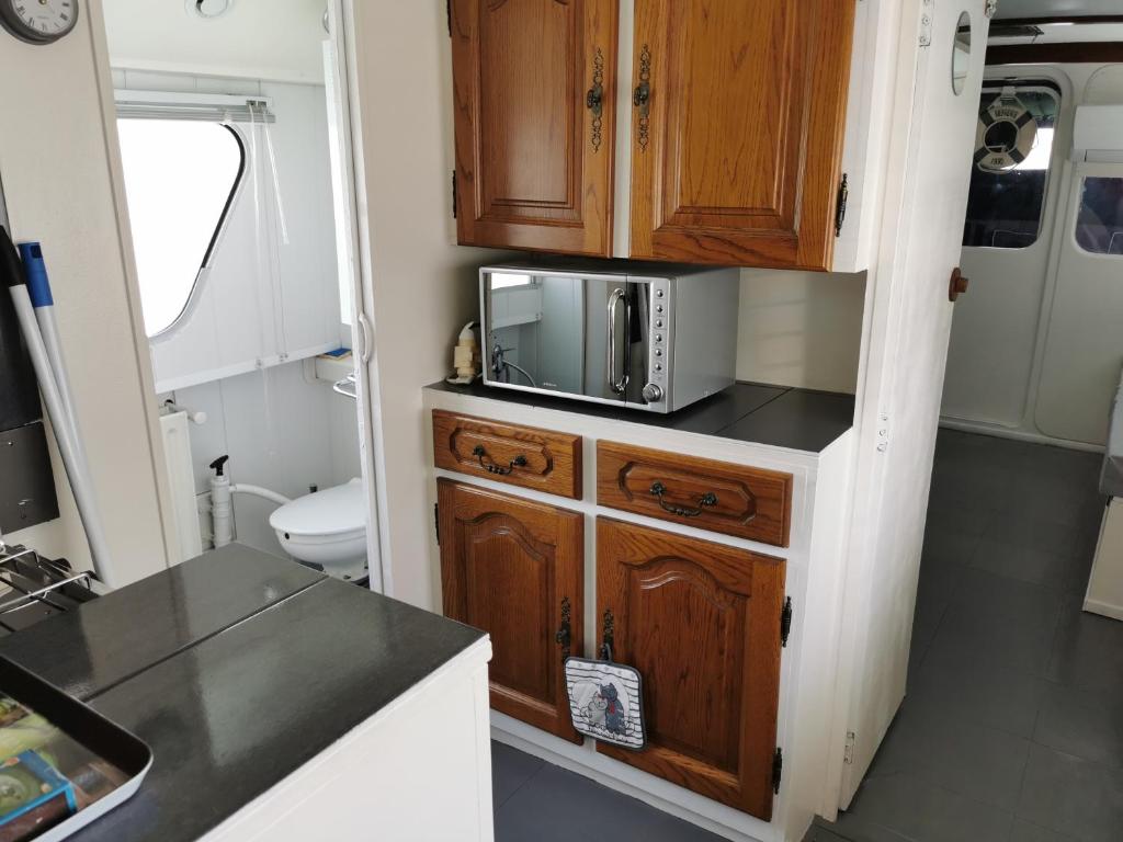 Photo de la galerie de l'établissement Bateau Entier 35m2 avec Terrasse, à Beaucaire