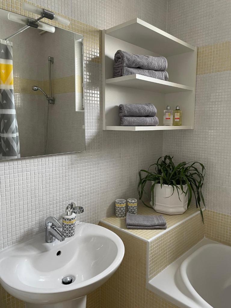 LIPA Apartment 8