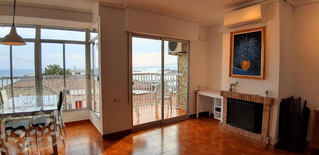 2 bedroom's flat on the beach, City center, 1 line 4
