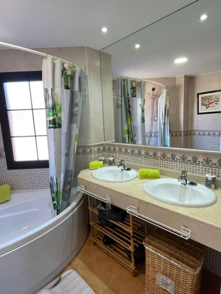 Paradise Apartment 8