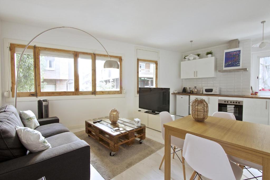 The White Flats Les Corts 4