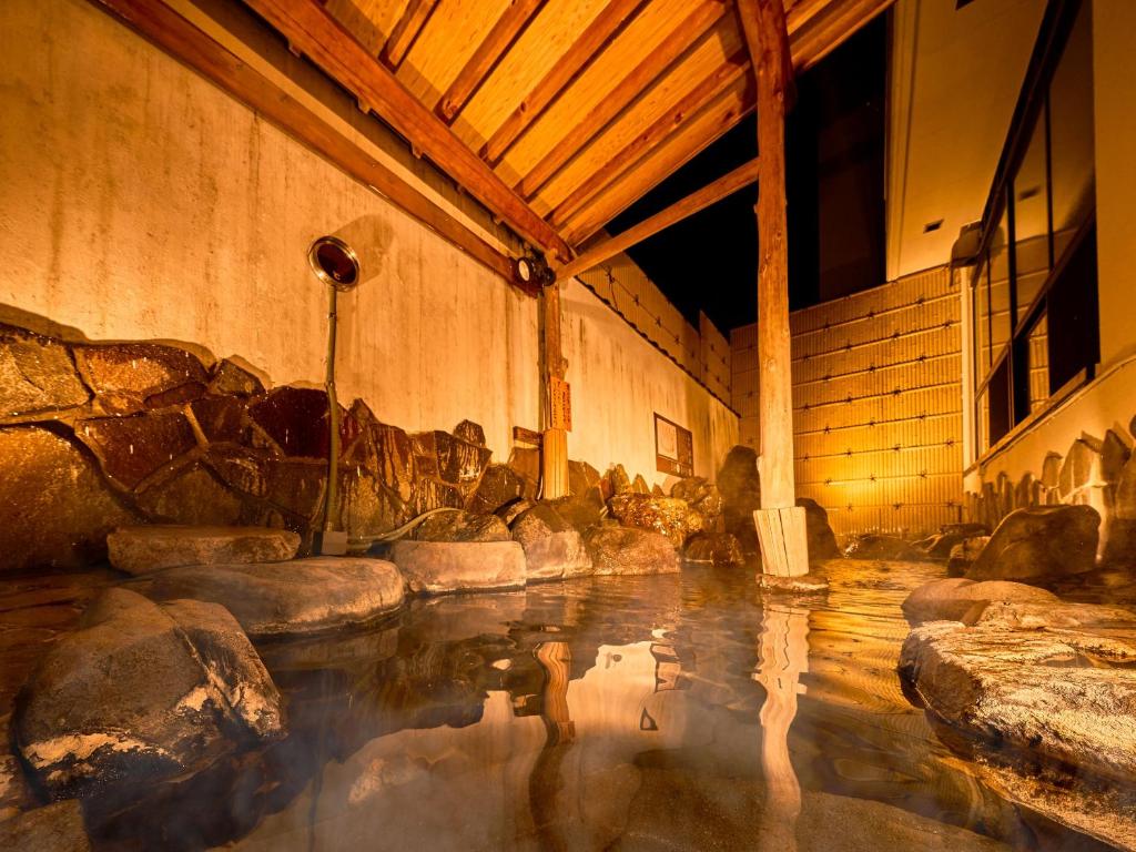 Chambre avec Piscine d'Eau dans un Bâtiment dans l'établissement Ooedo Onsen Monogatari Yamashiro Saichoraku, à Kaga