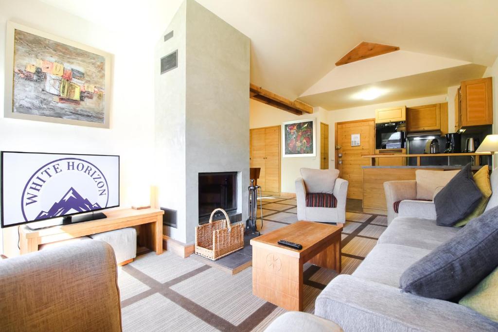 Exceptional 3 bed Penthouse with fireplace and stunning views