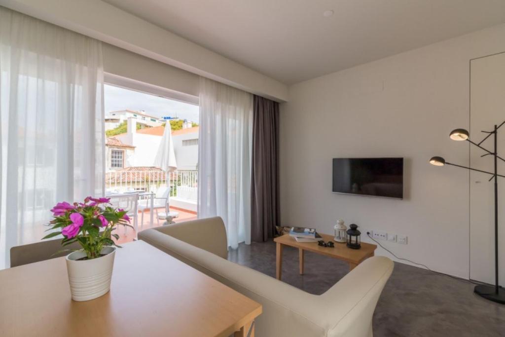 Welcome Madeira Apartments by Wanderlust Madeira 4