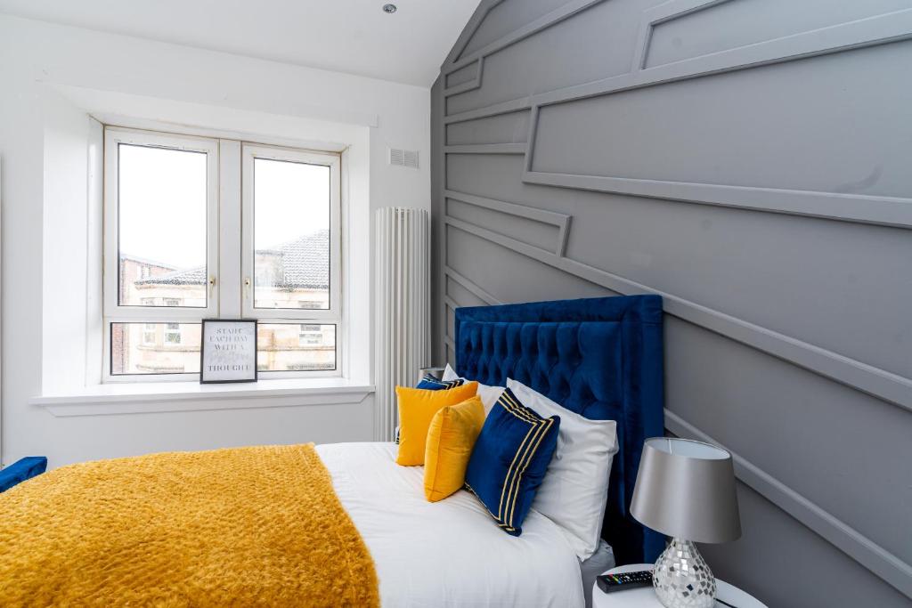 Cheerful 2 Bedroom Homely Apartment, Sleeps 4 Guest Comfy, 3x Double Bed, Parking, Free WiFi, Suitable For Business, Leisure Guest,Glasgow, Glasgow West End, Near City Centre, Perfect For Common Wealth Games 2026 8