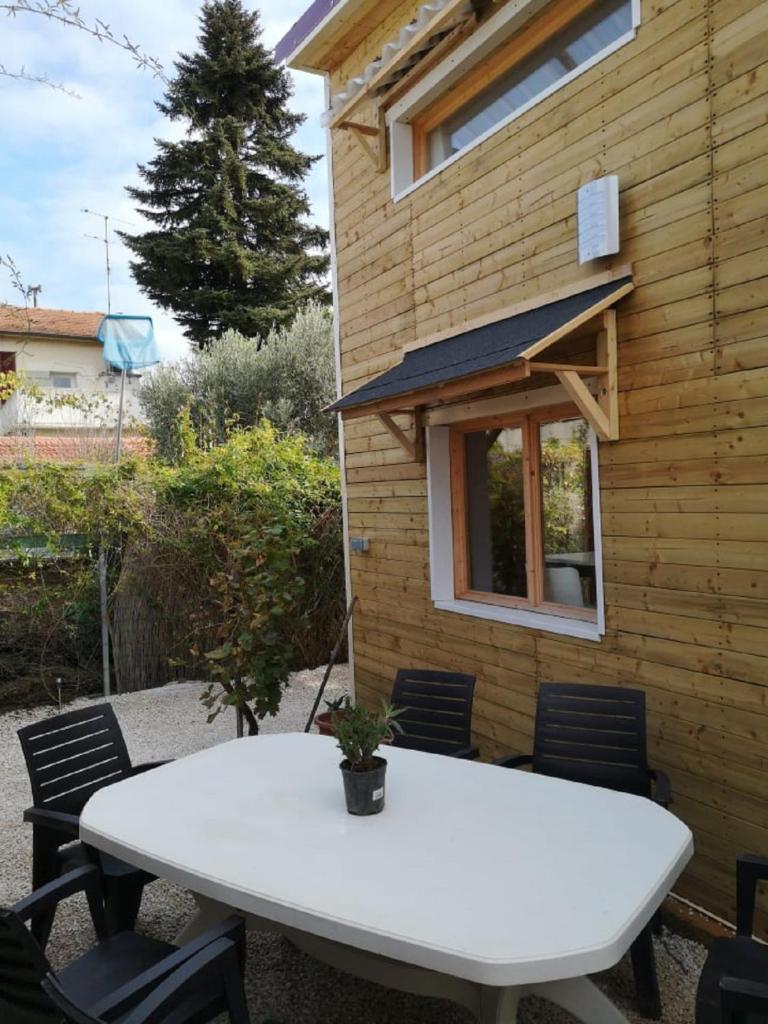 Le Petit Chalet de Nîmes Shantay Youstay 6
