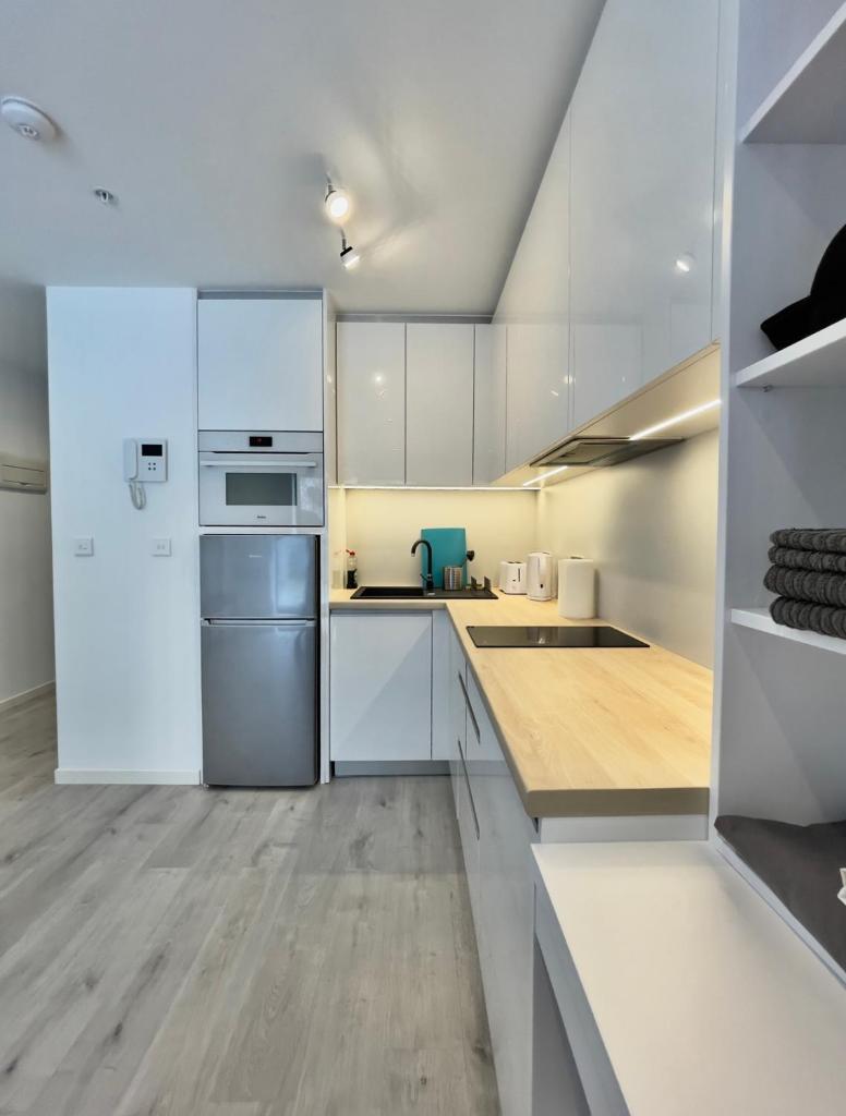 Holiday studio apartment near the beach and city centre 4