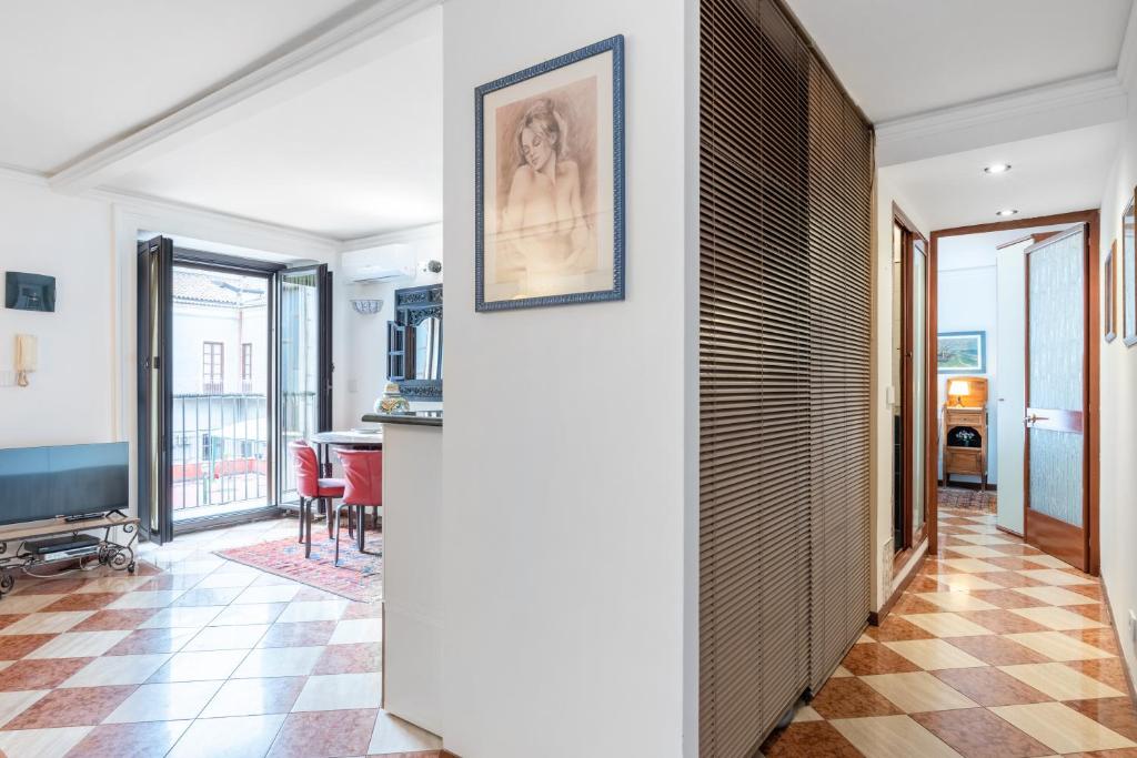 GuestHost - Via Etnea Cozy Apartment with Balcony 5