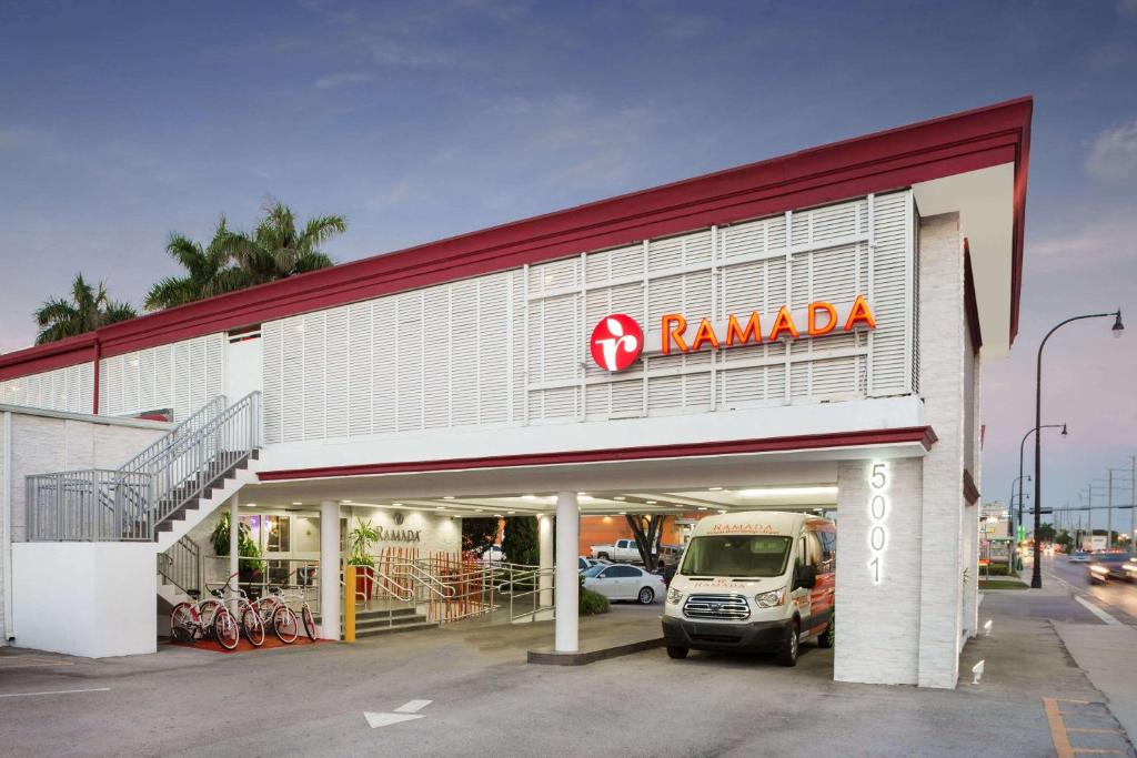 Ramada by Wyndham Miami Springs/Miami International Airport Image