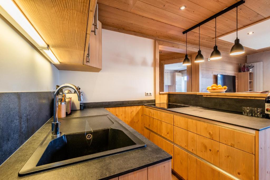Photo de la galerie de l'établissement Apartment Itauba Courchevel 1850 - by EMERALD STAY, à Courchevel 16 autres photos