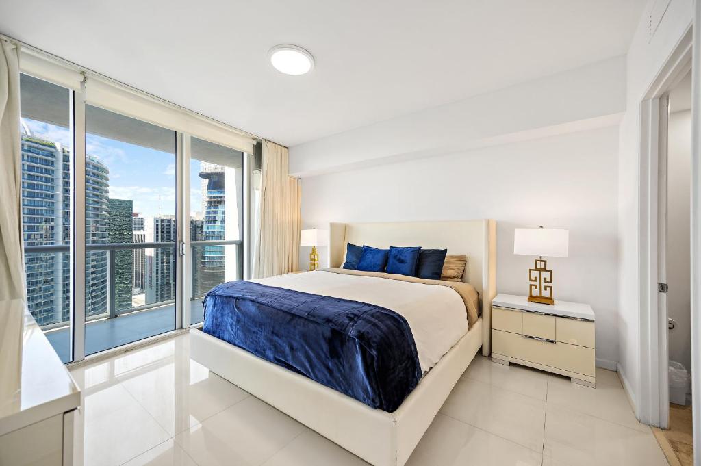 Majestic High Rise Unit with Ocean view 2