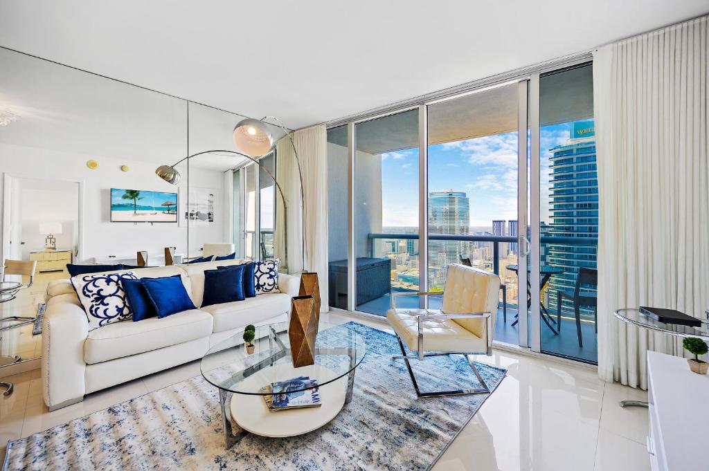 Majestic High Rise Unit with Ocean view 7