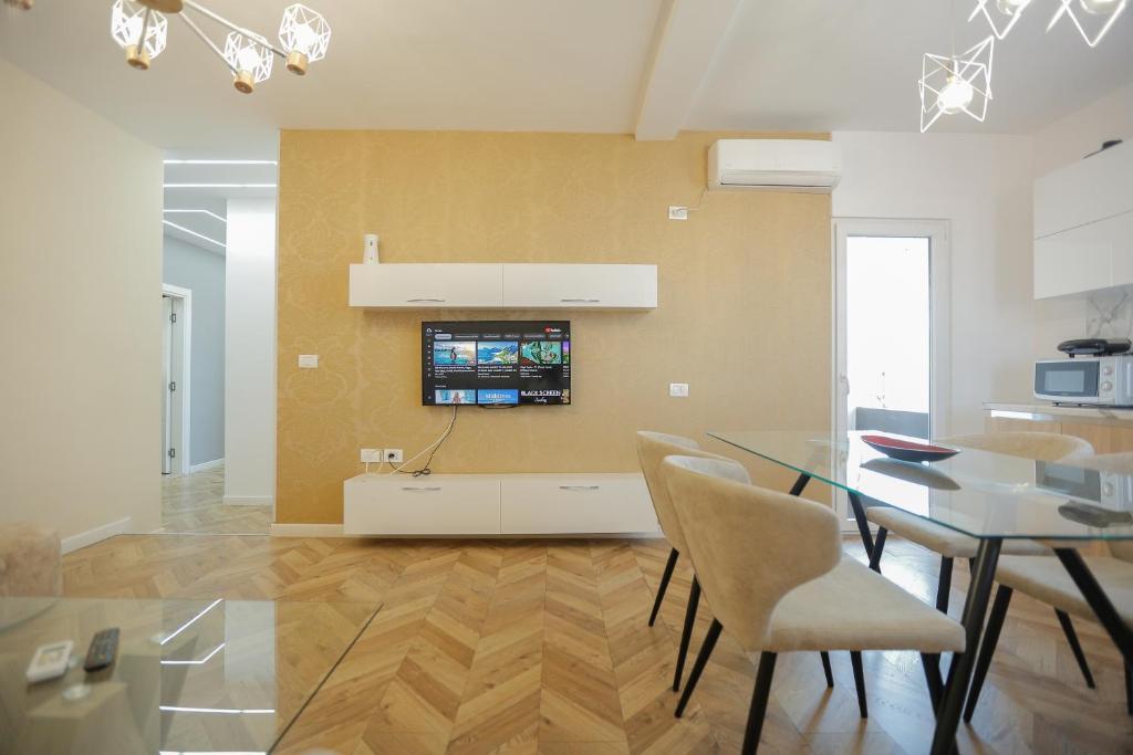 Miku Apartments-LUXURY City View at Wilson Square 4