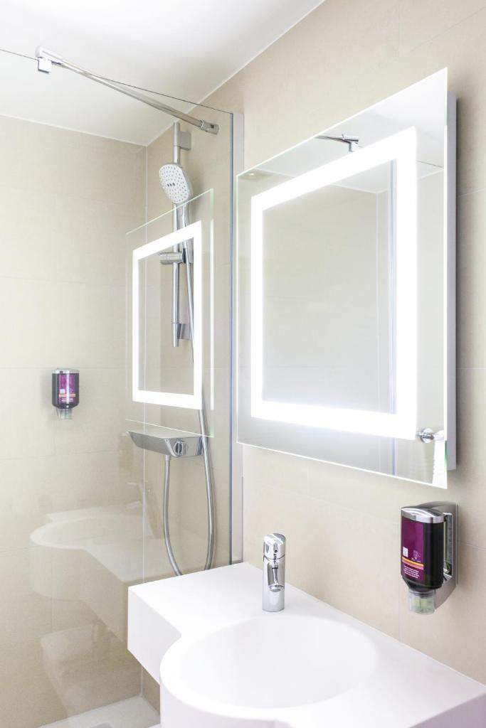 VISIONAPARTMENTS Place de Cornavin - self check-in 4