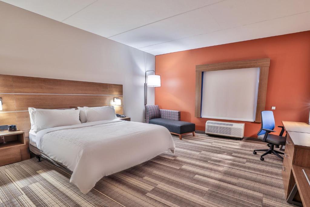 Holiday Inn Express & Suites - Nashville MetroCenter Downtown, an IHG Hotel Image