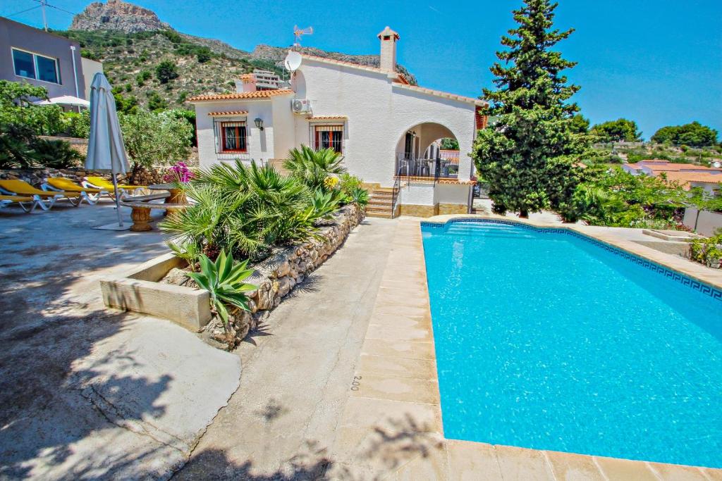 Laura-29A - pretty holiday property with garden and private pool in Calpe 8