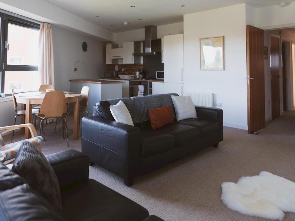 Lovely 2-Bed Flat Glasgow Harbour FREE parking - Pass the Keys 4