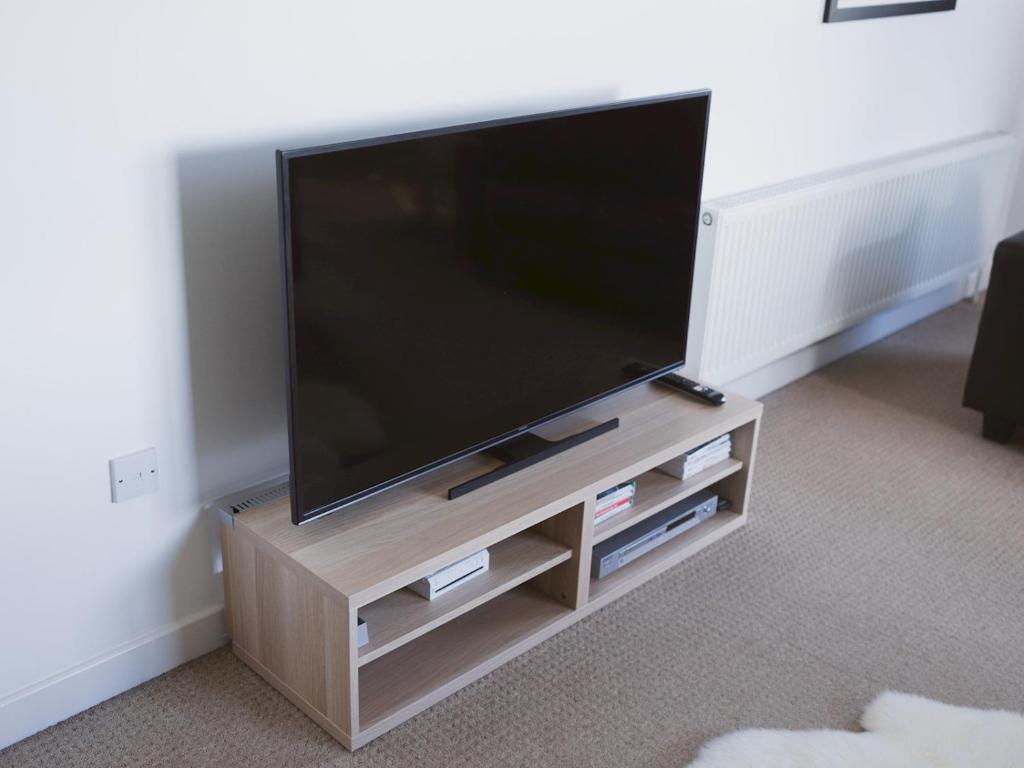 Lovely 2-Bed Flat Glasgow Harbour FREE parking - Pass the Keys 6