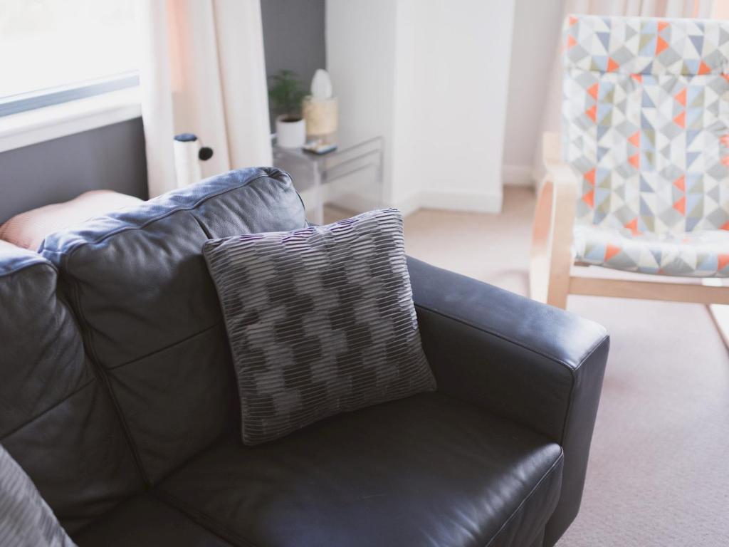 Lovely 2-Bed Flat Glasgow Harbour FREE parking - Pass the Keys 8