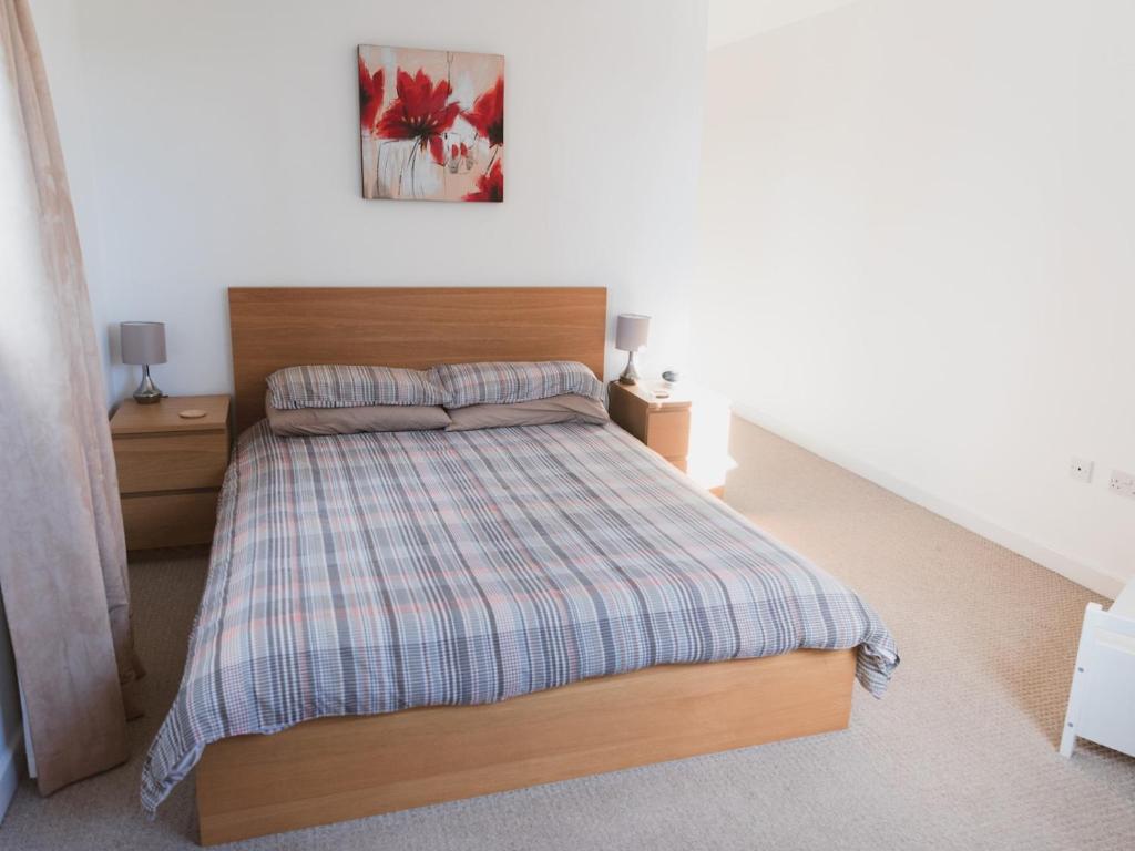 Lovely 2-Bed Flat Glasgow Harbour FREE parking - Pass the Keys 3