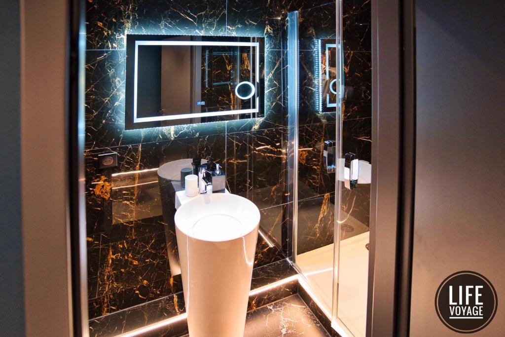 LIFE VOYAGE & SPA - Strasbourg's City Center Luxury Experience 5