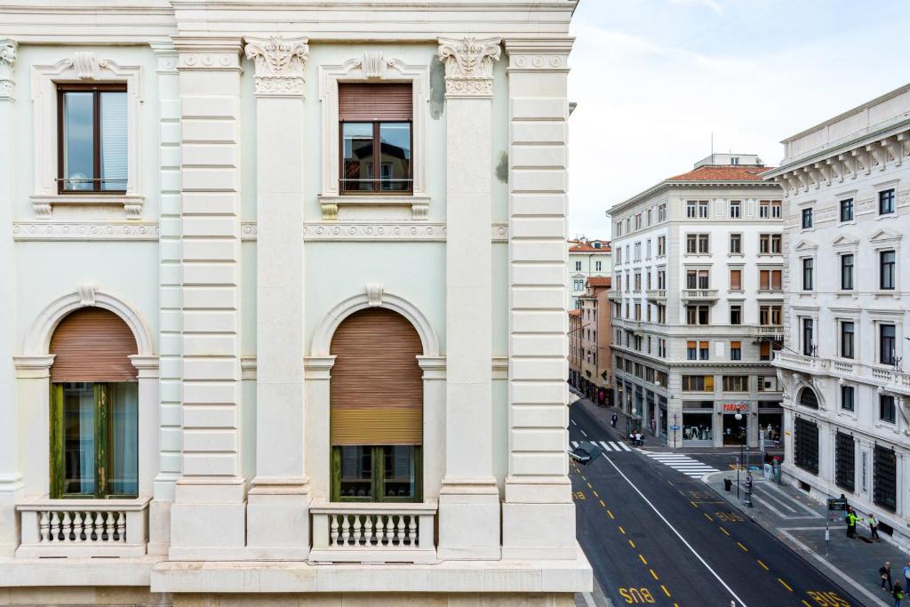 JOIVY Premium Apartments - Trieste Mazzini 4
