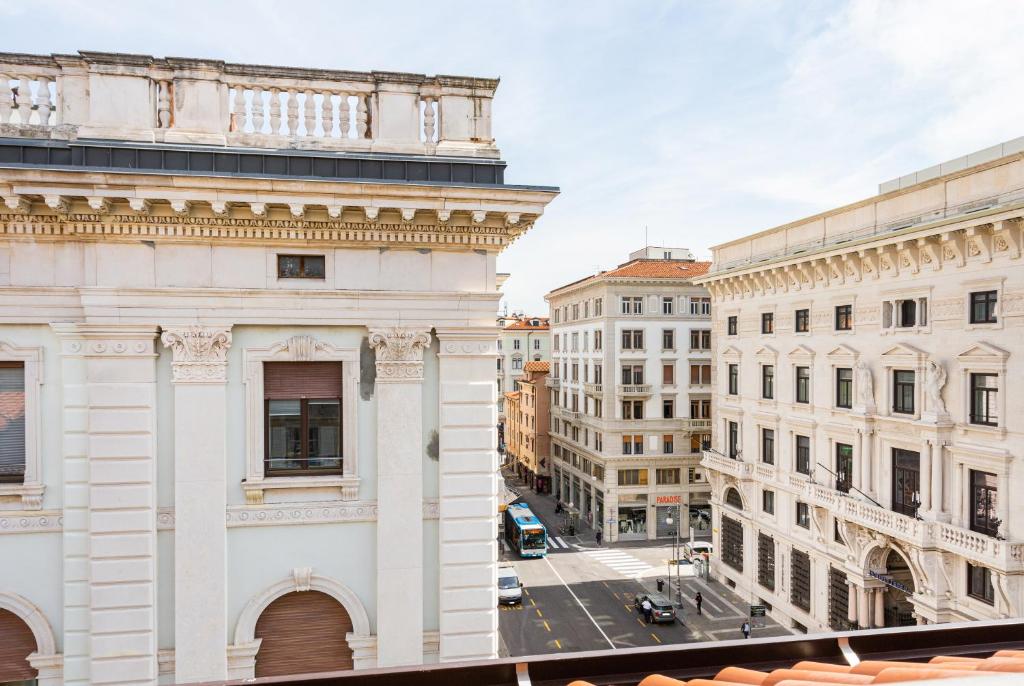 JOIVY Premium Apartments - Trieste Mazzini 5