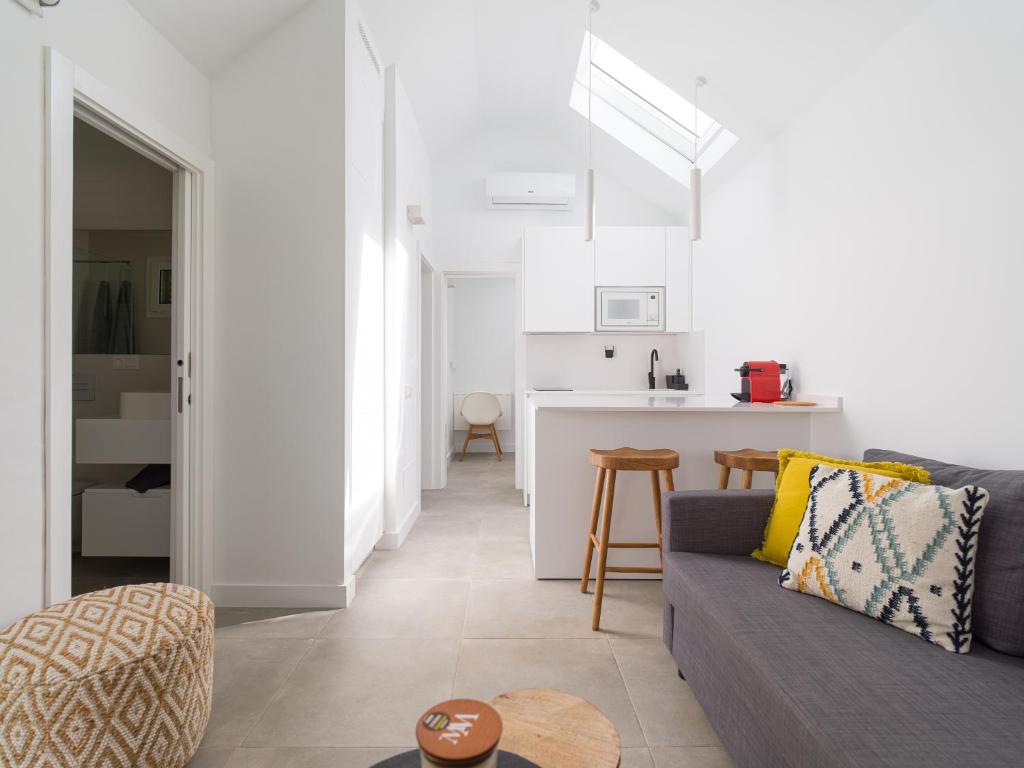 Bungalow nuevo con jardín y piscina/ Newly renovated Bungalow with private garden and swimming pool