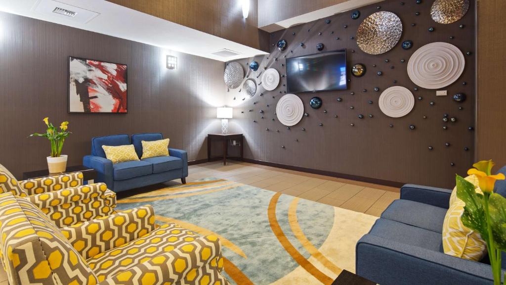 Best Western PLUS Austin Airport Inn & Suites Image