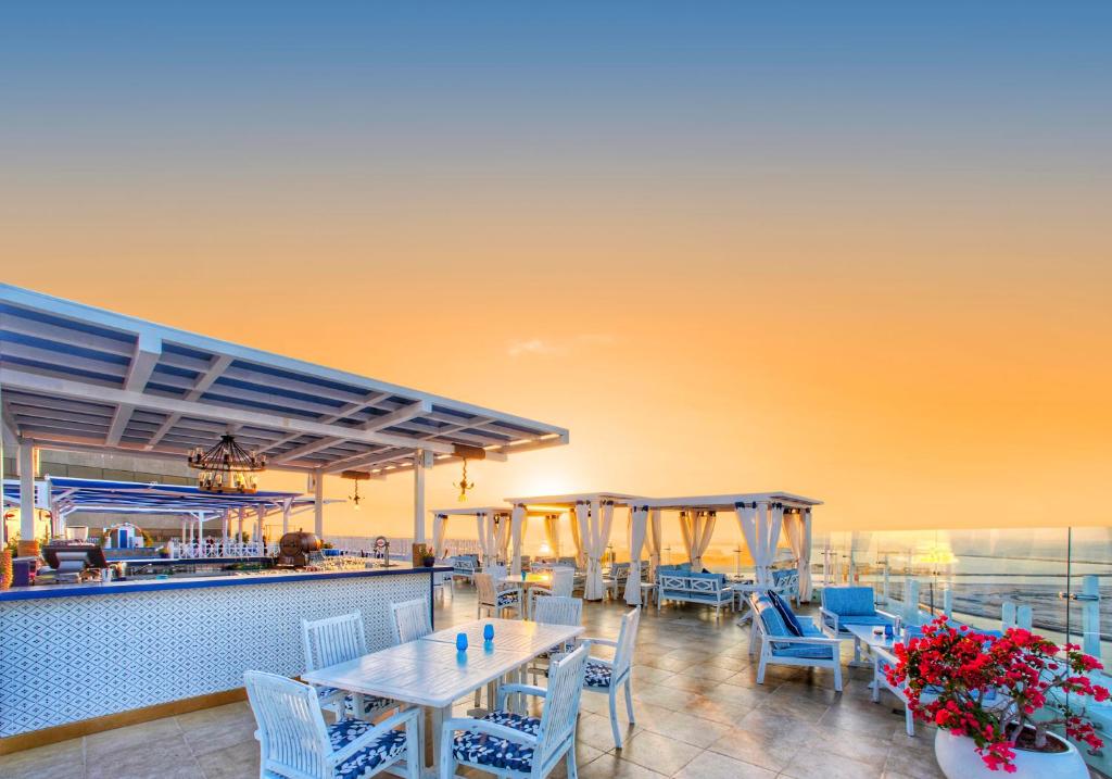 Hyatt Regency Dubai - Corniche Image