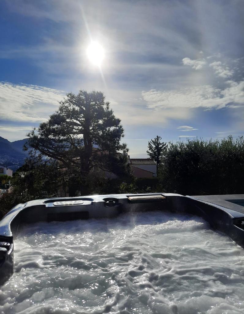 Rêves de vie le "port pin" vue mer, petite piscine, jacuzzi extérieur et parking PRIVES