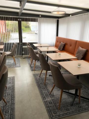 Avanti Apartment Hotel Image