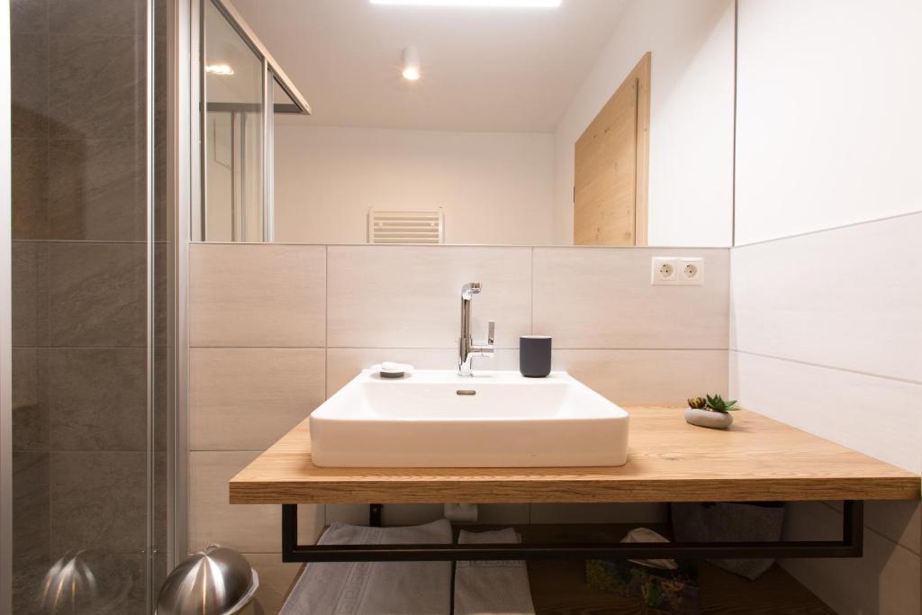 Apartment Wiesenhof - NATUR & WEITBLICK über Innsbruck - Ladestation für Elektroautos 7