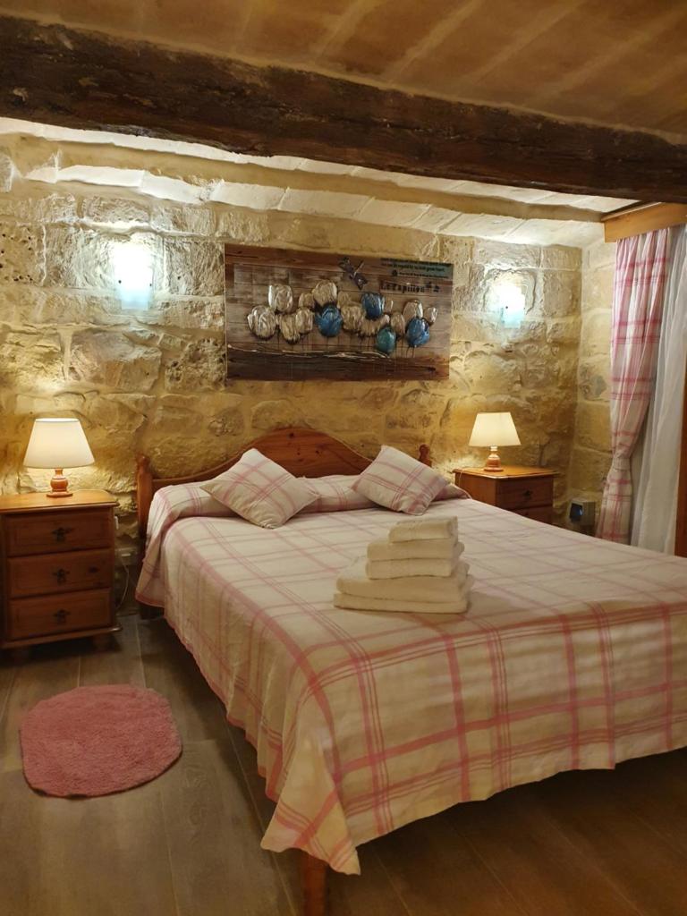 B&S Accommodation Renovated 18 Century House of Character Ghaxaq, Malta 2