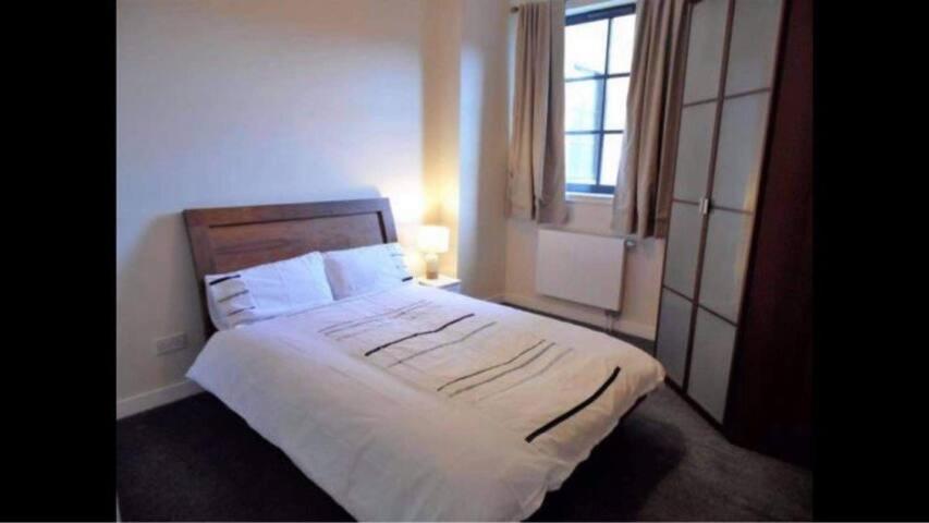 Dreamhouse at Oswald Street, City Centre 8