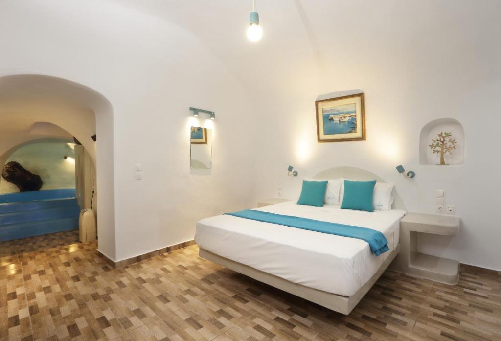 Church and Cave - Santorini Private Residences 8