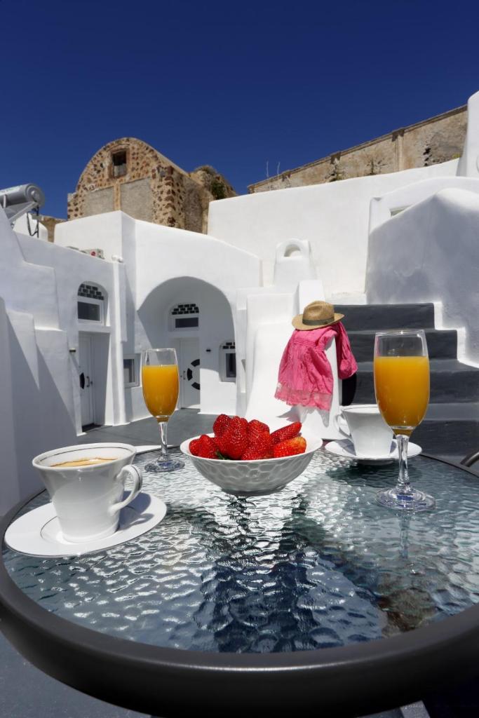 Church and Cave - Santorini Private Residences 6