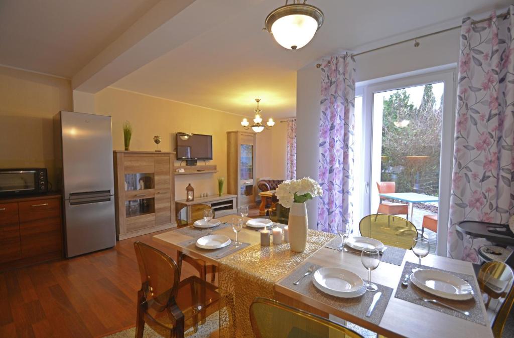 Apartamenty Bryza - Family Home - Parking - Komandorska 3E-3G 3