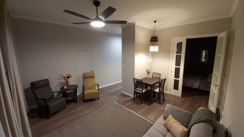 Old Town Modern Apartment 4