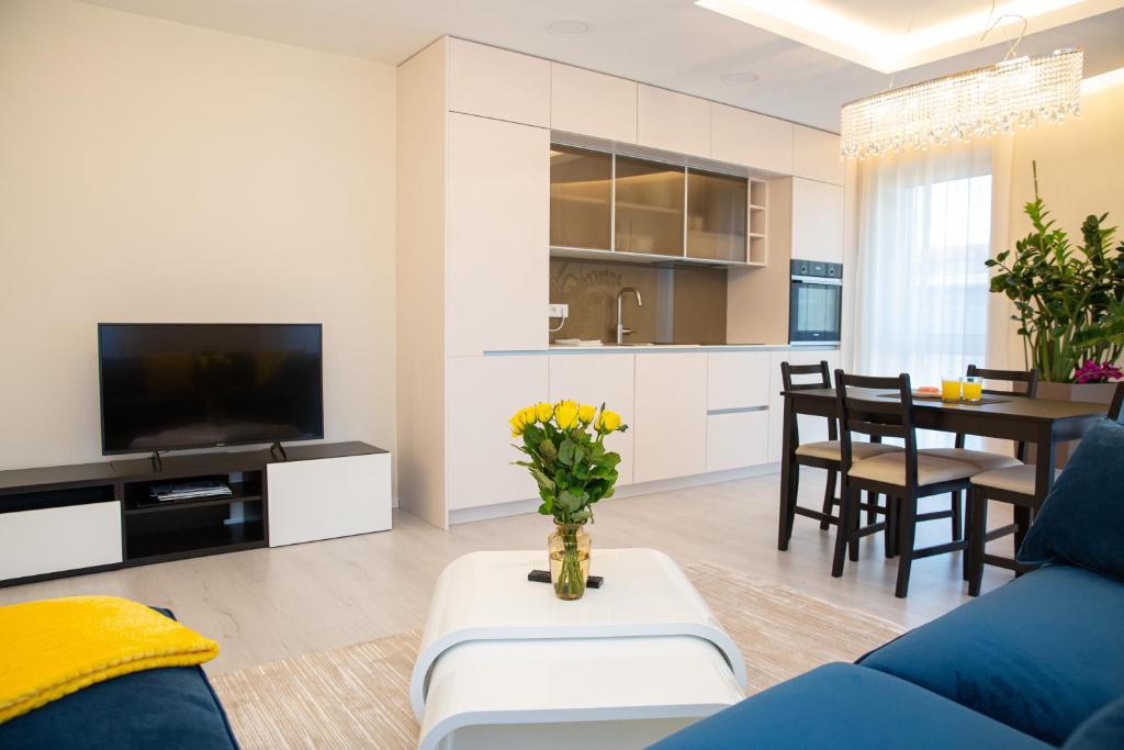 Luxurious Blue&Yellow Apartment in Kaunas Center 5