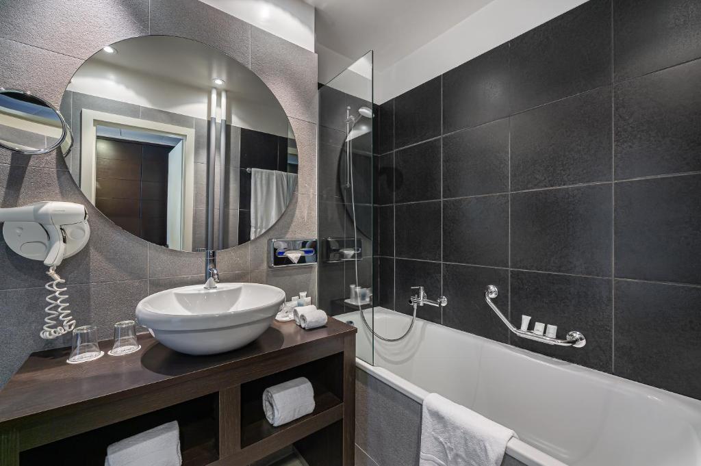 Jade Manotel 5