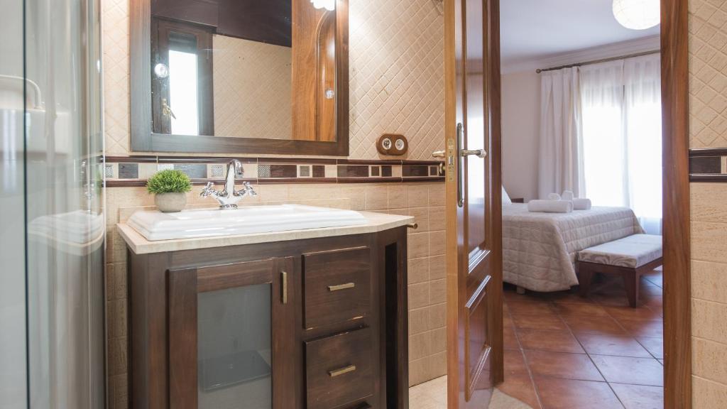 Caserío de Aljibillos 5 hab 8 camas 4 baños 3